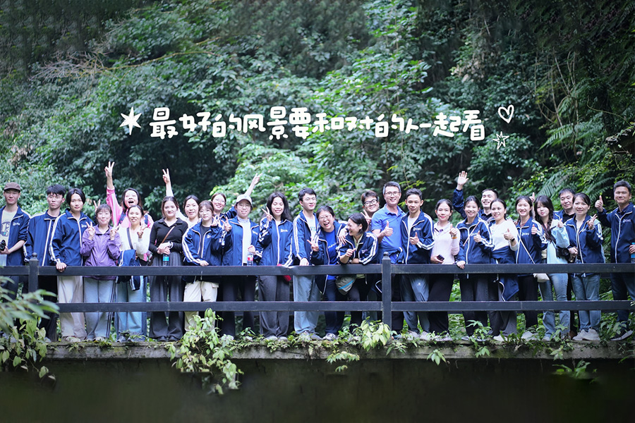 With the mountains and waters as evidence, we have been traveling together for fifteen years - ECMG's Autumn Tour in Guilin