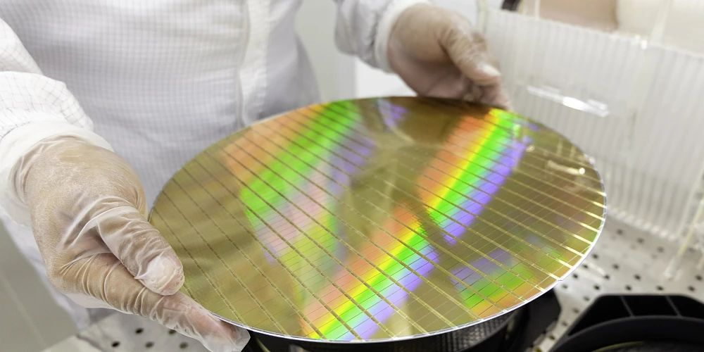 Static electricity elimination in semiconductor production